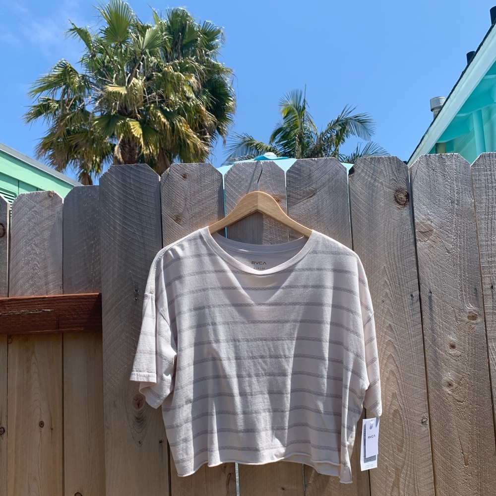 🆕 NWT RVCA T-Shirt